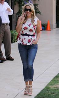 Reese Witherspoon feet photo thumbnail