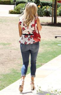 Reese Witherspoon feet photo thumbnail