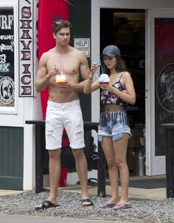 Victoria Justice feet photo thumbnail