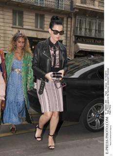 Katy Perry feet photo thumbnail