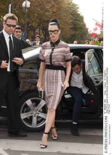 Katy Perry feet photo thumbnail