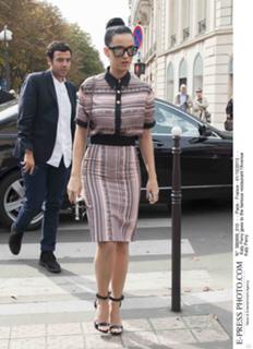 Katy Perry feet photo thumbnail
