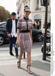 Katy Perry feet photo thumbnail