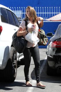Alexa PenaVega feet photo thumbnail