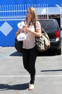 Alexa PenaVega feet photo thumbnail
