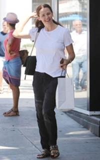 Jennifer Garner feet photo thumbnail