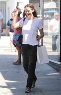 Jennifer Garner feet photo thumbnail