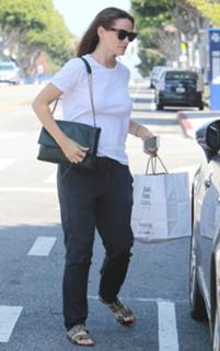 Jennifer Garner feet photo thumbnail