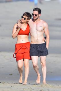 Kate Mara feet photo thumbnail