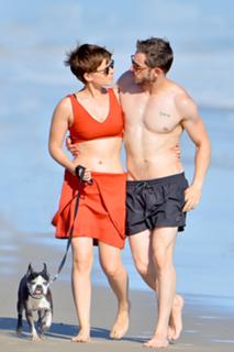 Kate Mara feet photo thumbnail