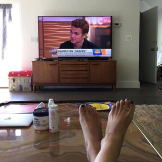 Rachel Bilson feet photo thumbnail