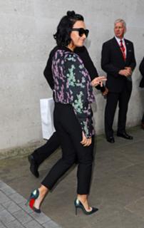 Demi Lovato feet photo thumbnail