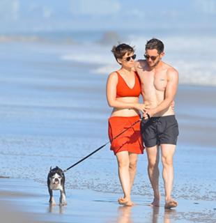 Kate Mara feet photo thumbnail