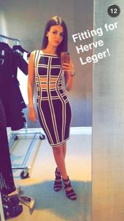 Victoria Justice feet photo thumbnail