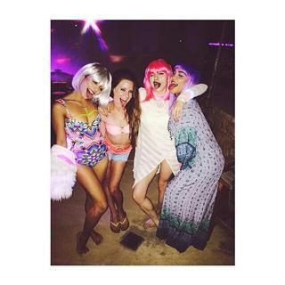 Vanessa Hudgens feet photo thumbnail