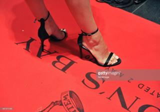 Natalie Portman feet photo thumbnail