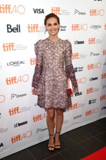 Natalie Portman feet photo thumbnail