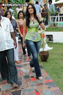 Ileana D'Cruz feet photo thumbnail
