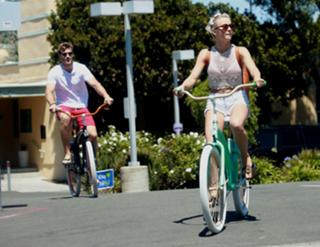 Julianne Hough feet photo thumbnail