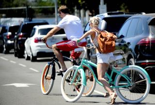 Julianne Hough feet photo thumbnail
