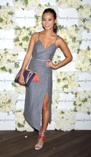Jamie Chung feet photo thumbnail