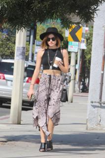Lucy Hale feet photo thumbnail