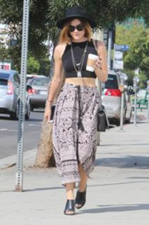 Lucy Hale feet photo thumbnail