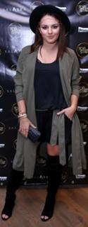 Ewa Farna feet photo thumbnail