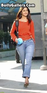 Ileana D'Cruz feet photo thumbnail