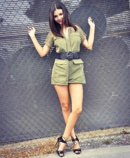 Victoria Justice feet photo thumbnail