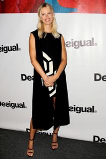 Karolina Kurkova feet photo thumbnail