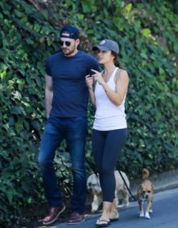 Minka Kelly feet photo thumbnail