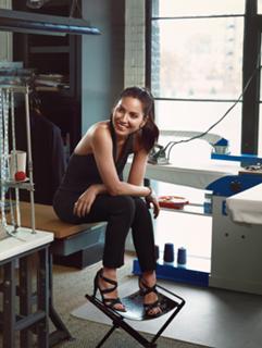 Olivia Munn feet photo thumbnail