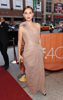 Natalie Portman feet photo thumbnail