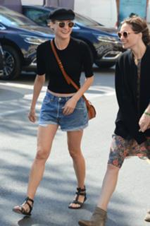 Diane Kruger feet photo thumbnail