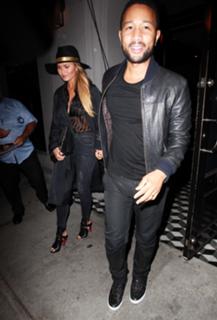 Chrissy Teigen feet photo thumbnail