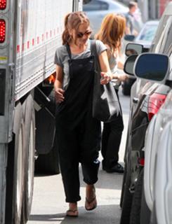Minka Kelly feet photo thumbnail