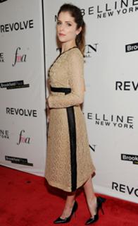 Anna Kendrick feet photo thumbnail