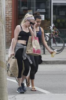 Lea Michele feet photo thumbnail