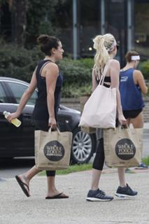 Lea Michele feet photo thumbnail