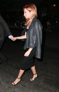 Ashley Tisdale feet photo thumbnail