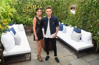 Selena Gomez feet photo thumbnail