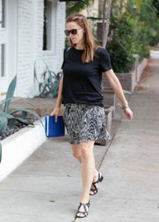 Jennifer Garner feet photo thumbnail