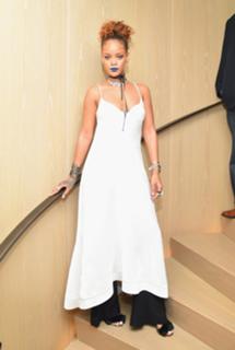 Rihanna feet photo thumbnail