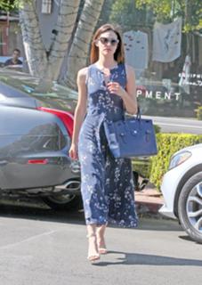 Emmy Rossum feet photo thumbnail