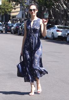 Emmy Rossum feet photo thumbnail