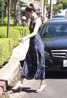 Emmy Rossum feet photo thumbnail