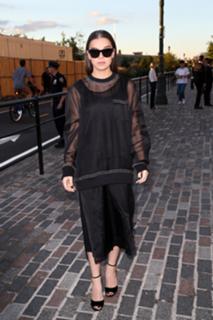 Hailee Steinfeld feet photo thumbnail
