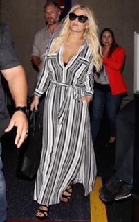 Jessica Simpson feet photo thumbnail