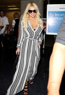 Jessica Simpson feet photo thumbnail